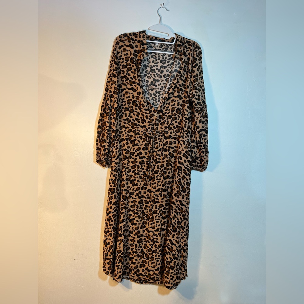 Leopard Print V-Neck Dress.  Size: Medium